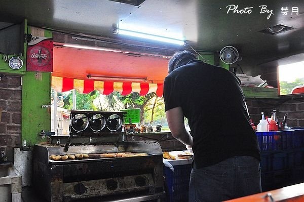 清溝夜市美食喬治素食漢堡食尚玩家排隊神出鬼沒小餐車