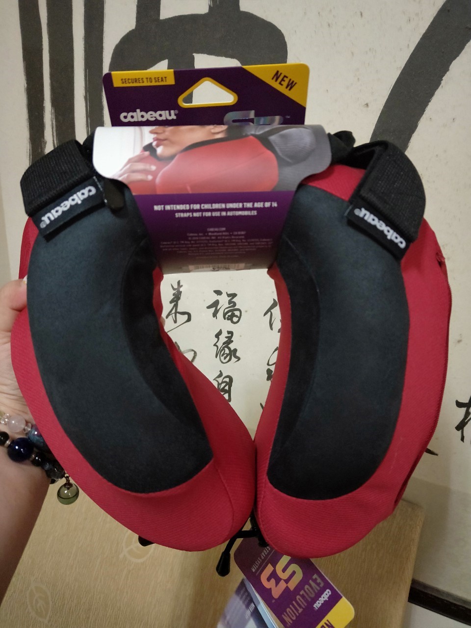 Cabeau二代頸枕,cabin zero,cabin zero後背包,S3,手提,旅行用記憶頸枕,沙漠黃,登機箱,繫帶功能,英國輕旅登機後背包,防潑水設計