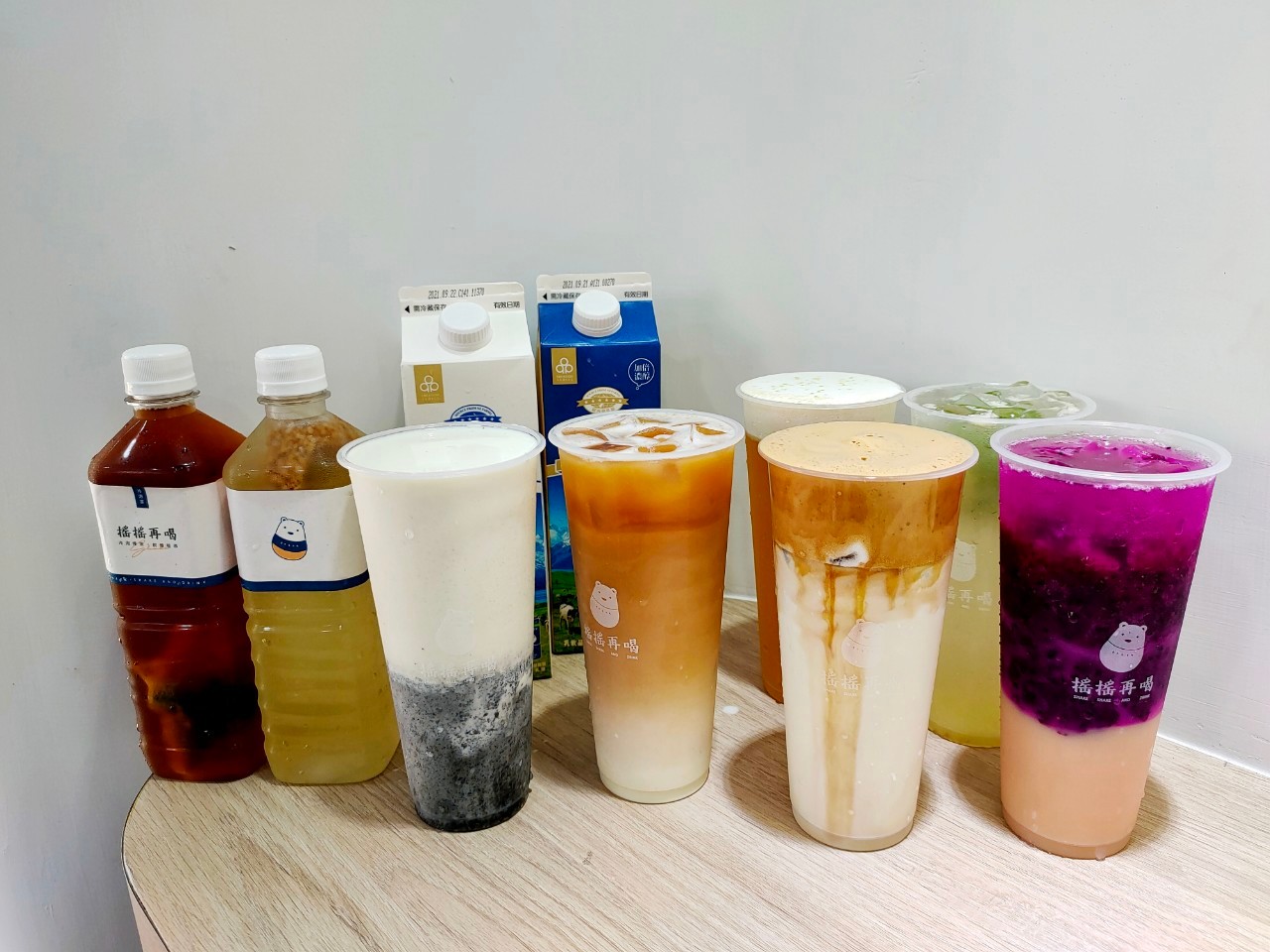 400次咖啡,APP優惠,SOGO,中壢美食,中壢飲料,大同商圈,威尼斯,火龍果多多,買一送一,黑芝麻糊厚奶 @民宿女王芽月-美食.旅遊.全台趴趴走